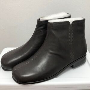 NEW Aerosoles Stitch & Turn Brown Ankle Boots in 7 1/2 Medium